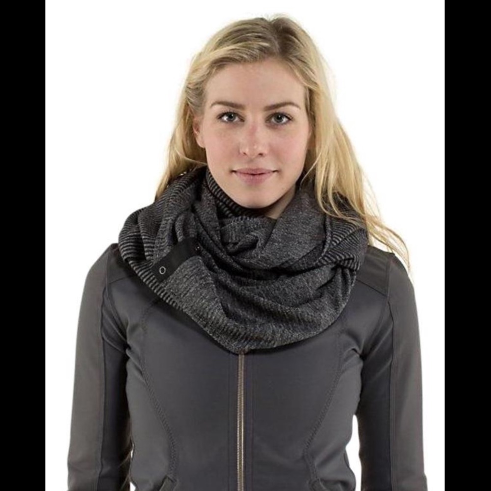 🍋 lululemon heathered charcoal Vinyasa scarf